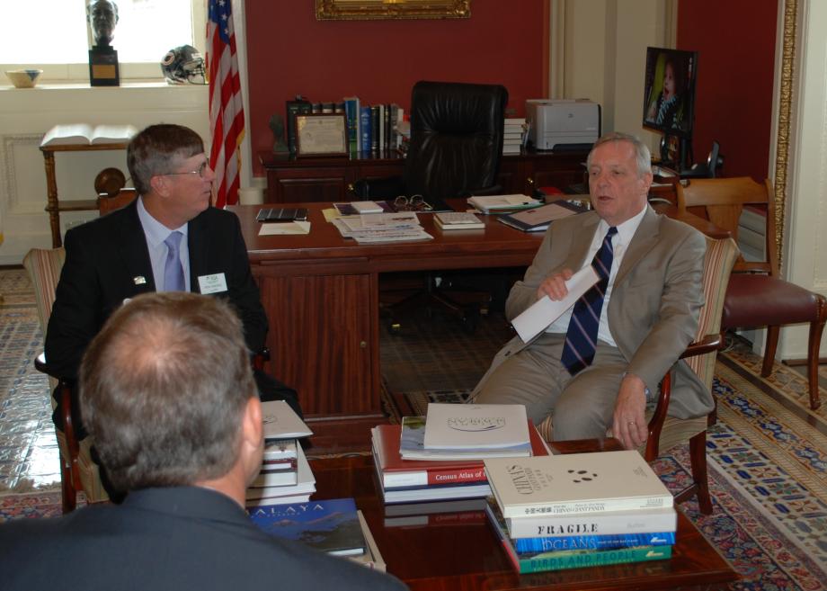 U.S. Senator Dick Durbin (D-IL) met with members of the Illinois Soybean Association to discuss current drought conditions in Illinois, as well as the Senate?s recently passed bipartisan 2012 Farm Bill and other agricultural priorities.